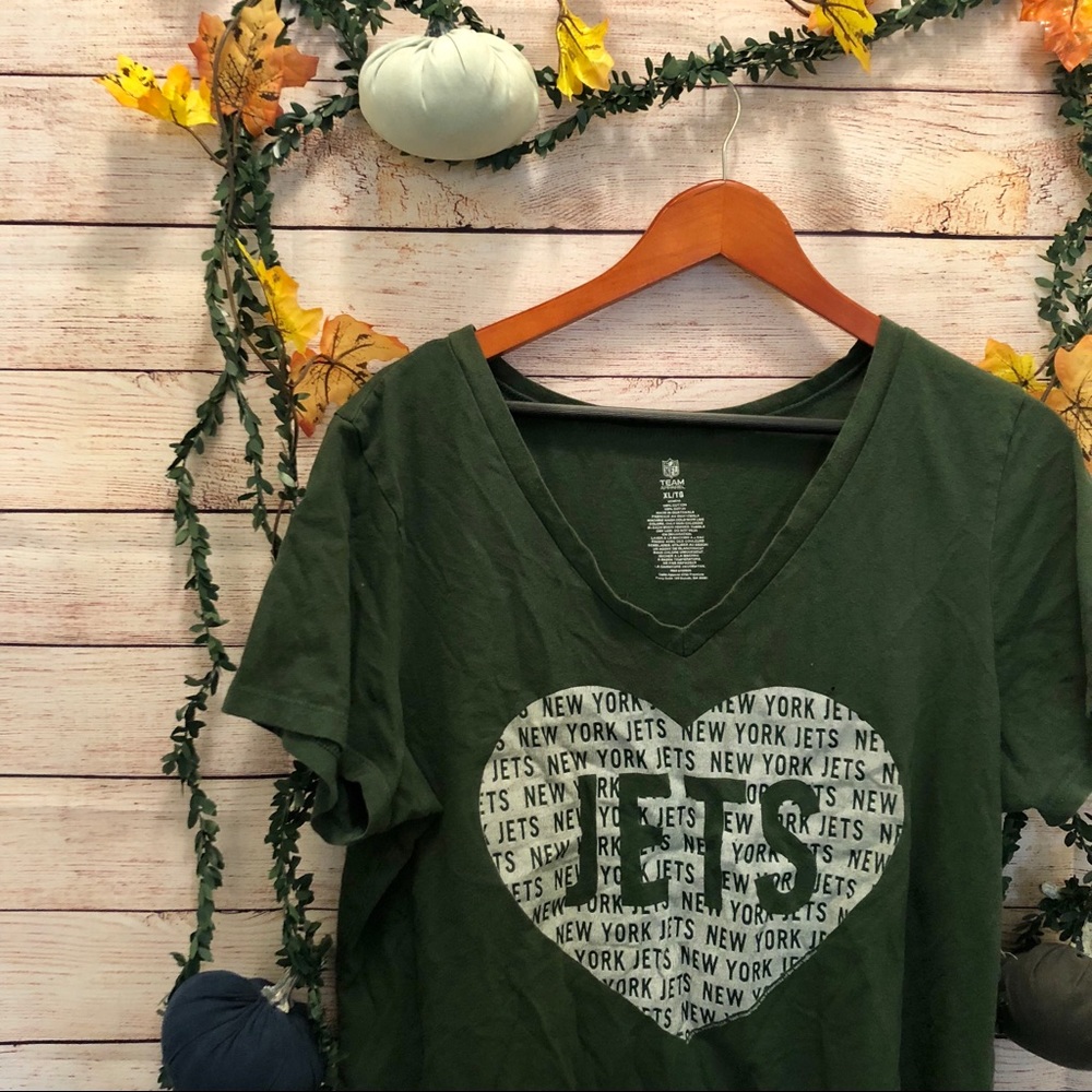 NFL New York Jets Fan Shirt sz. Xl🍂 v neck, heart